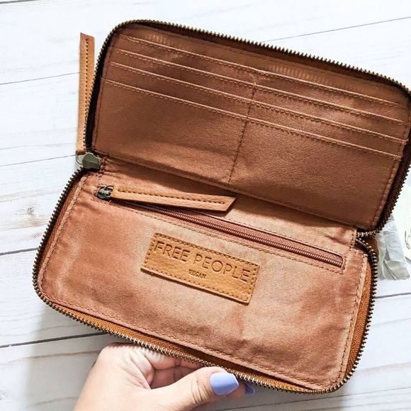 Free People Vegan Distressed Wallet NWT - Picture 3 of 6